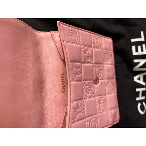 CHANEL Pink Lambskin Leather Icons Wallet- AUTHENTICATED - Picture 7 of 8